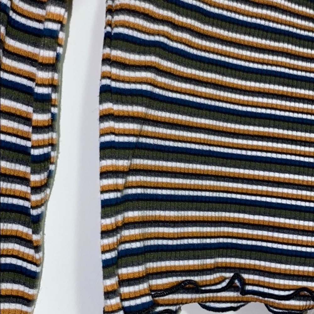 Cropped Ribbed Sweater - Picture 2 of 2